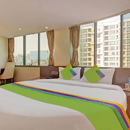 Treebo Trend The Pacific Hotel Мумбай Екстериор снимка