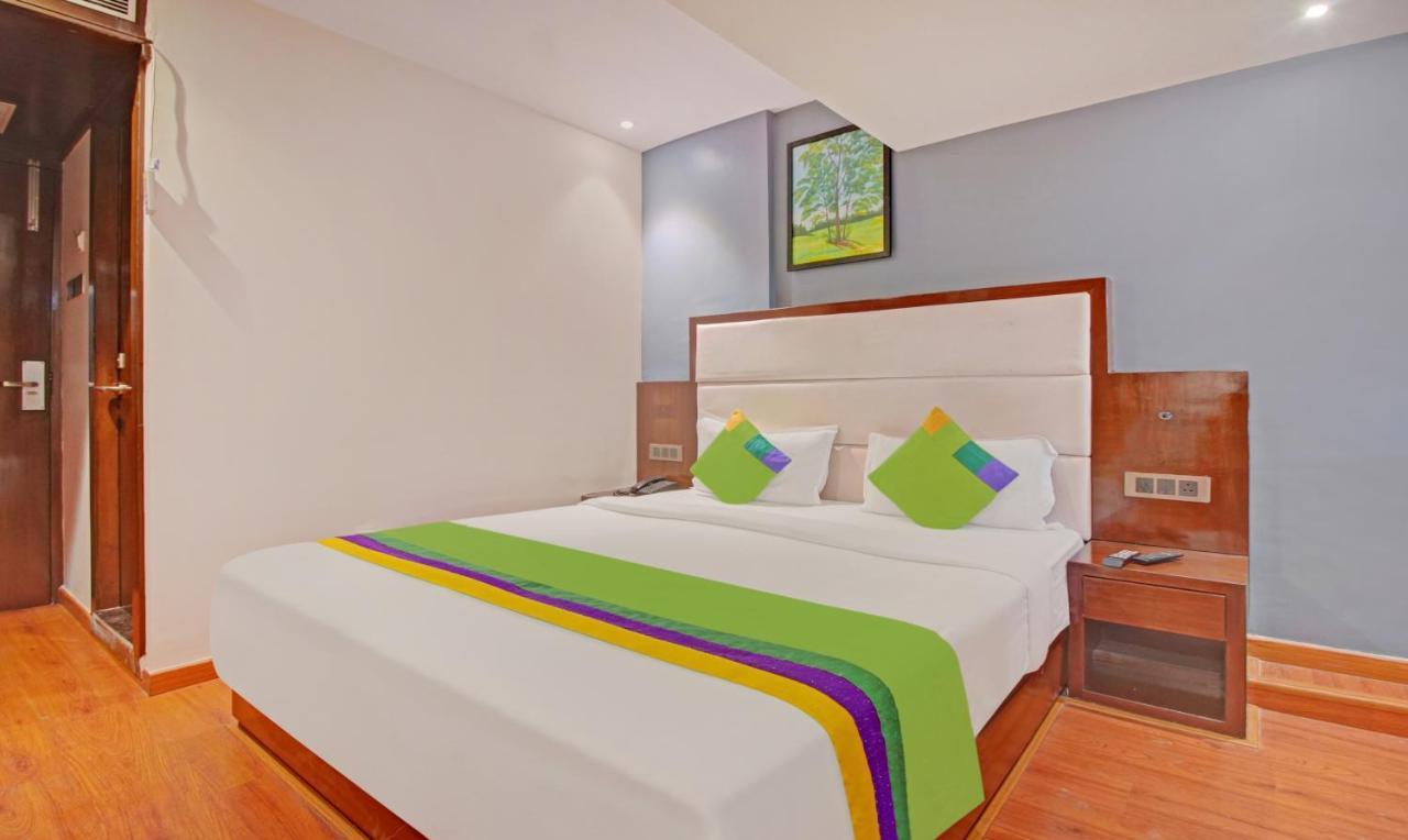 Treebo Trend The Pacific Hotel Мумбай Екстериор снимка