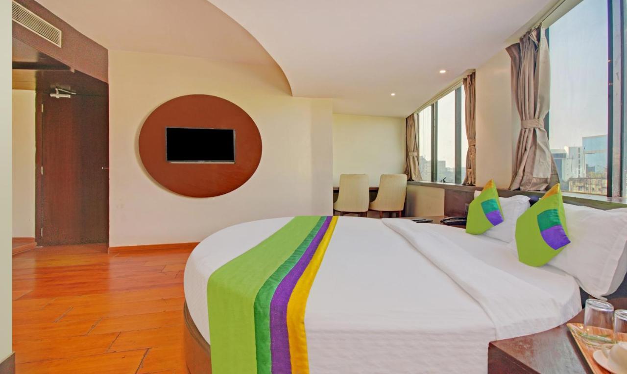 Treebo Trend The Pacific Hotel Мумбай Екстериор снимка
