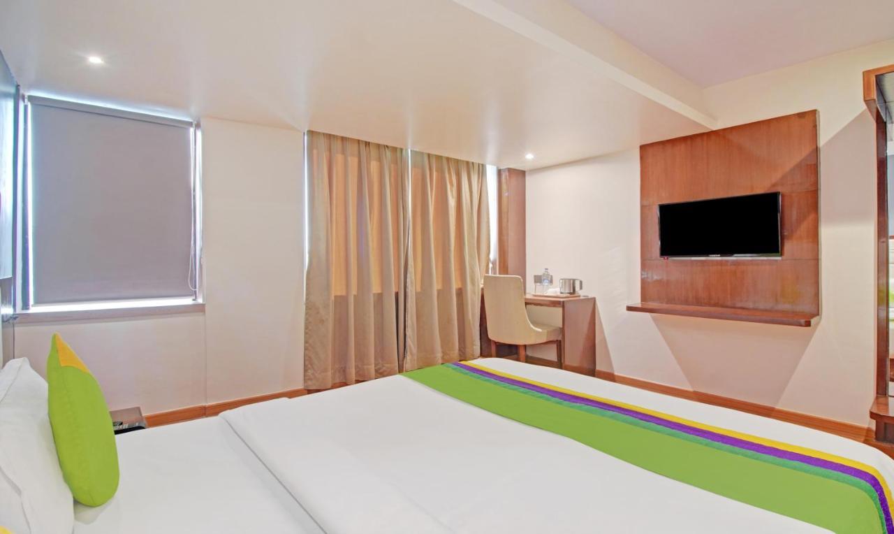 Treebo Trend The Pacific Hotel Мумбай Екстериор снимка