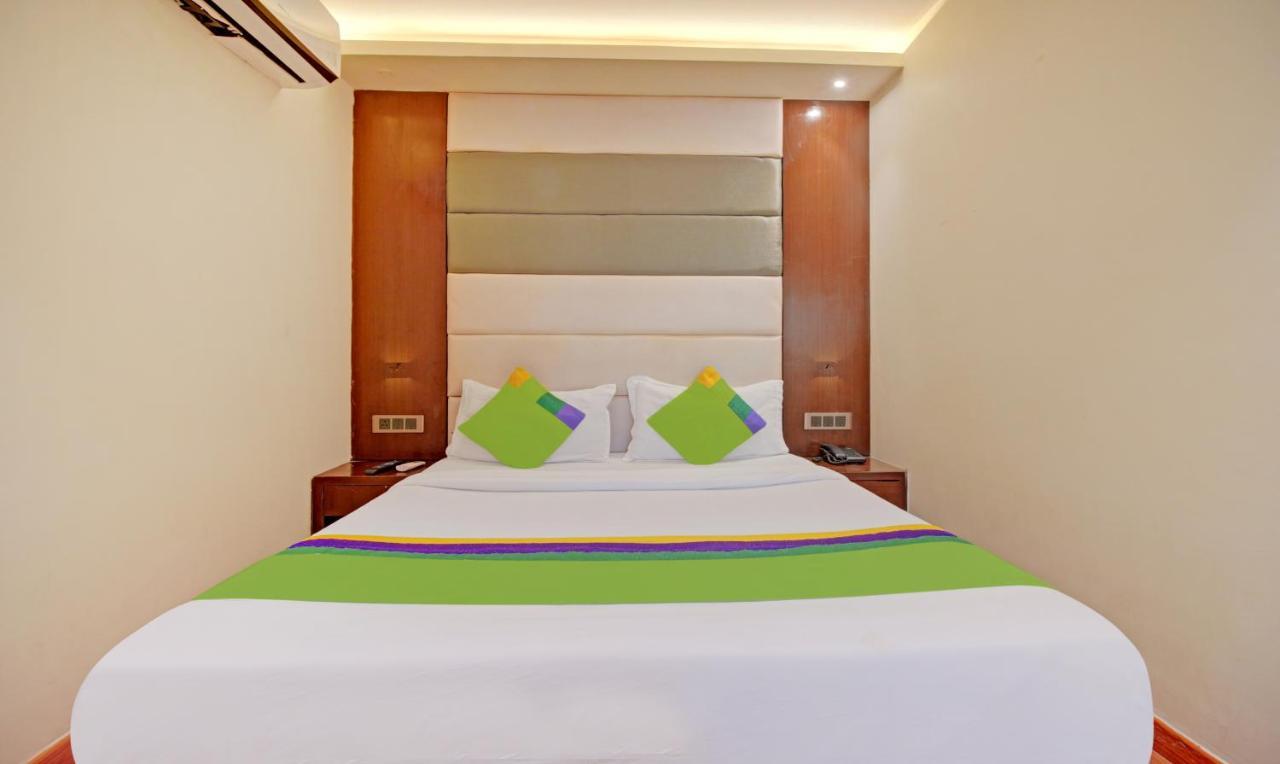 Treebo Trend The Pacific Hotel Мумбай Екстериор снимка