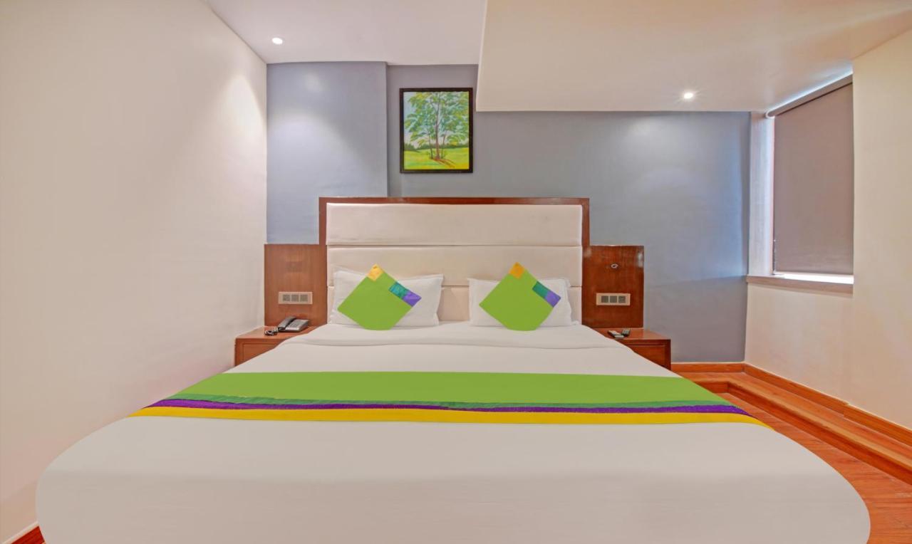 Treebo Trend The Pacific Hotel Мумбай Екстериор снимка